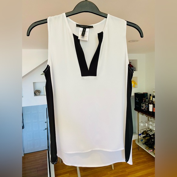 BCBGMaxazria Two Toned White and Black Sleeveless Blouse | size: XXS - Picture 6 of 10